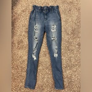 Unique waist band with super cute pockets.